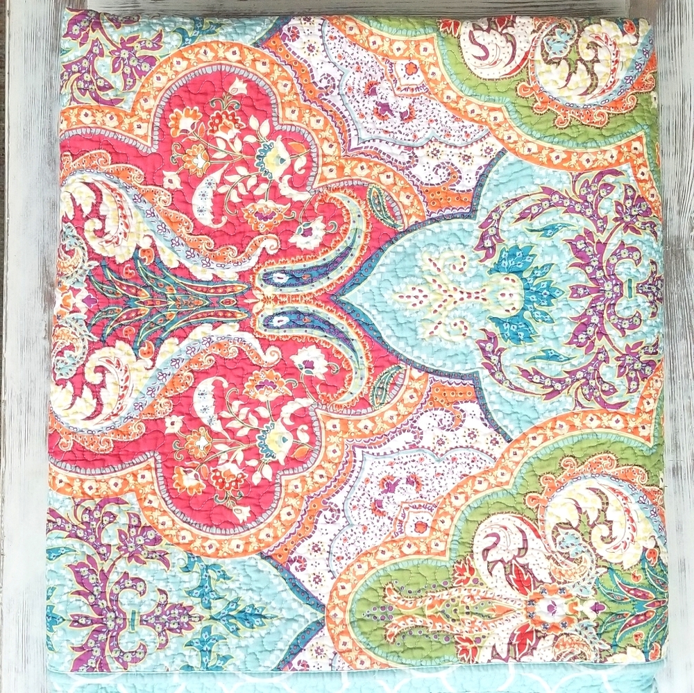 Better Homes & Gardens King Size Quilt